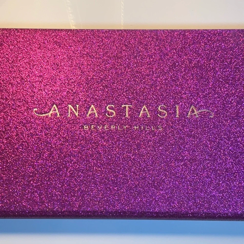 Anastasia Beverly Hills Lip Gloss Vault in Sparkling Purple Case - Picture 2 of 6